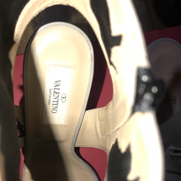 New Valentino Garavani Light Grey Sandals - Picture 8 of 8